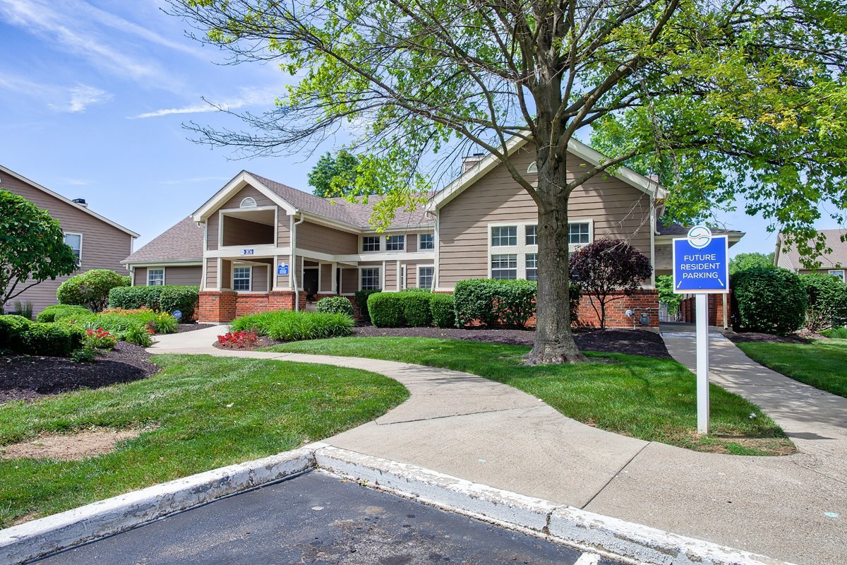  Arbor Green Apartments Indianapolis with Modern Garage